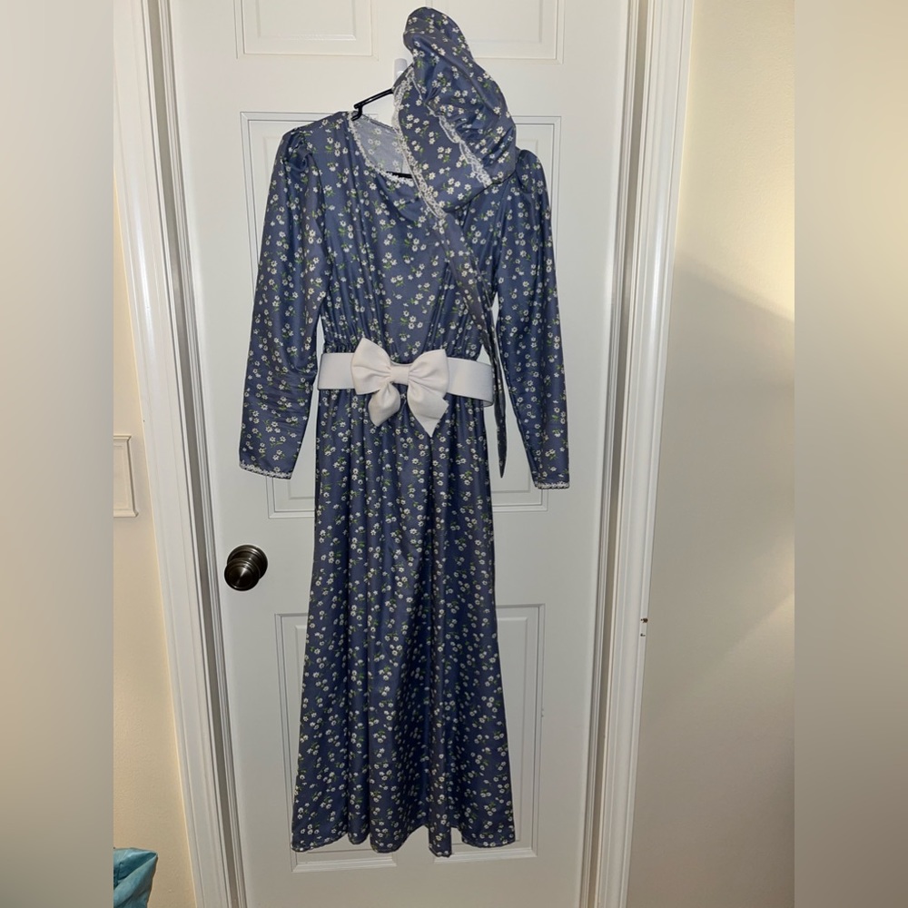 WOMENS PIONIER COTTON COSTUME IN BLUE WITH DAISY PRINT SIZE SMALL.